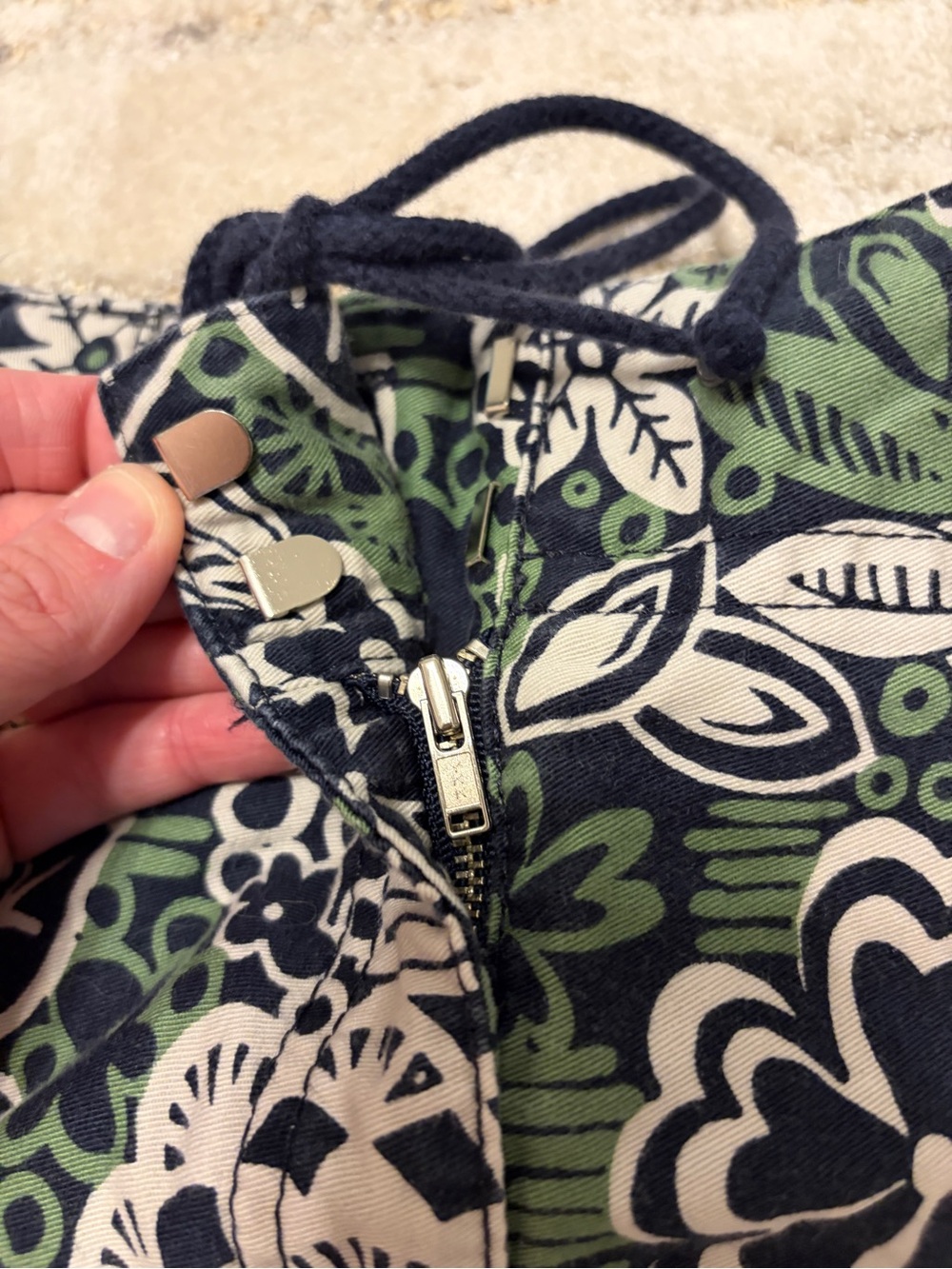 ann taylor LOFT | Green, Navy & White Floral Mini Skirt size 6 - Picture 6 of 7